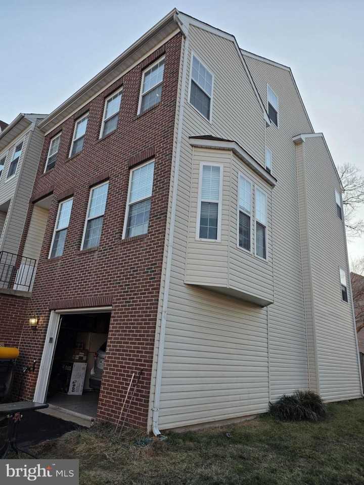 14641 Seasons Dr - Photo 2 of 9