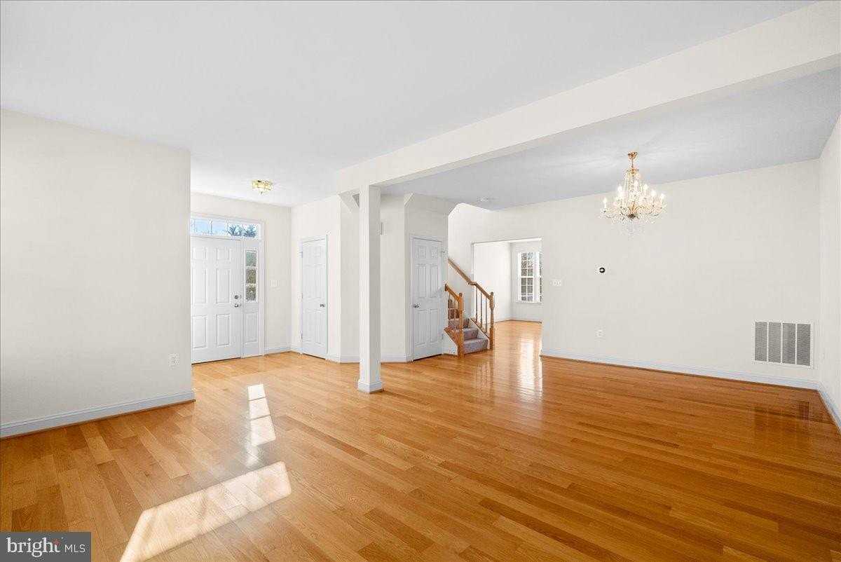 927 Buttonwood Ter Ne - Photo 4 of 44