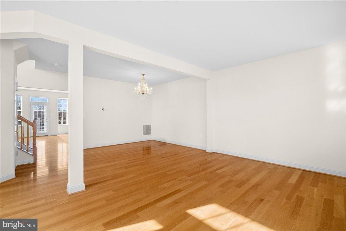 927 Buttonwood Ter Ne - Photo 5 of 44