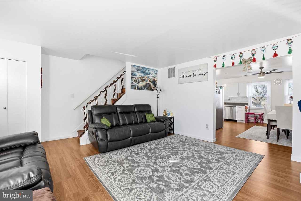 9262 Byrd Dr - Photo 4 of 36