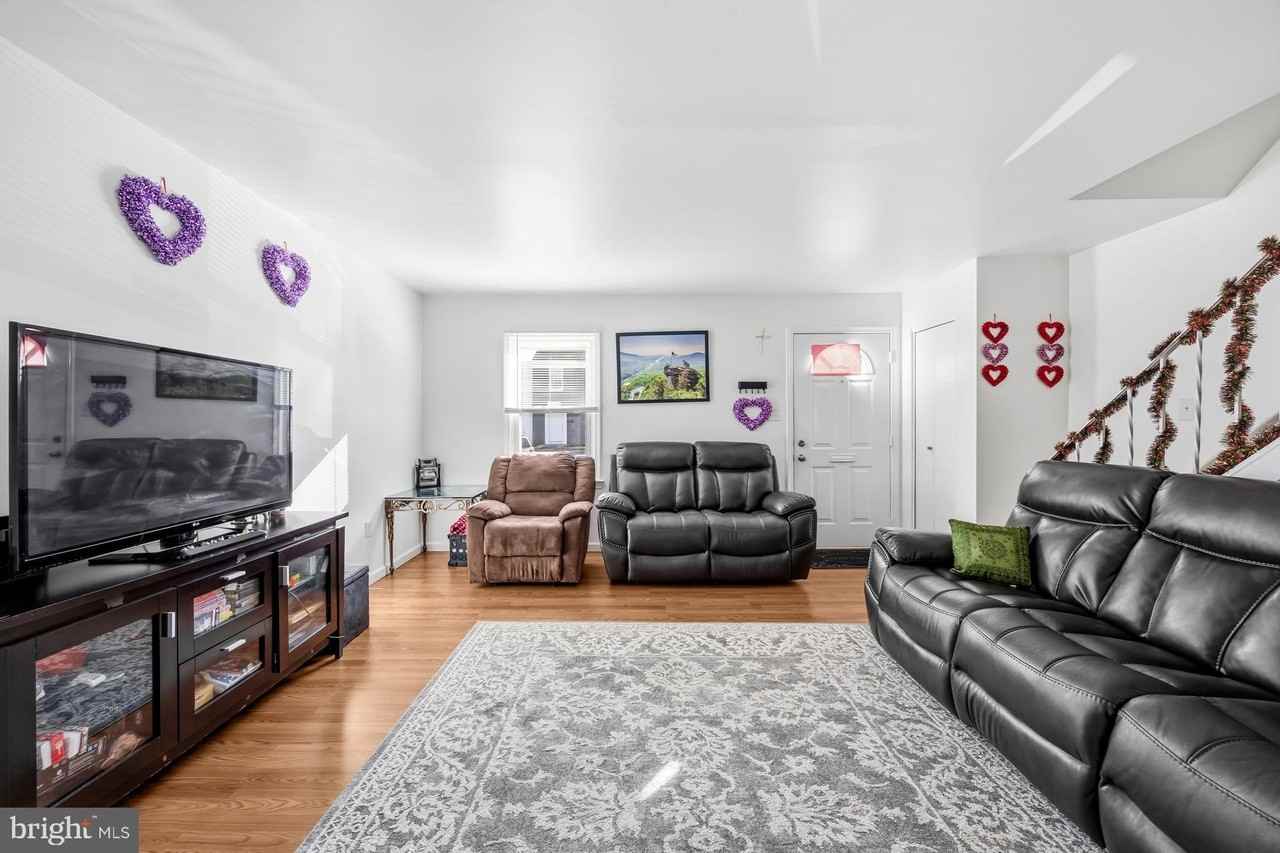 9262 Byrd Dr - Photo 5 of 36