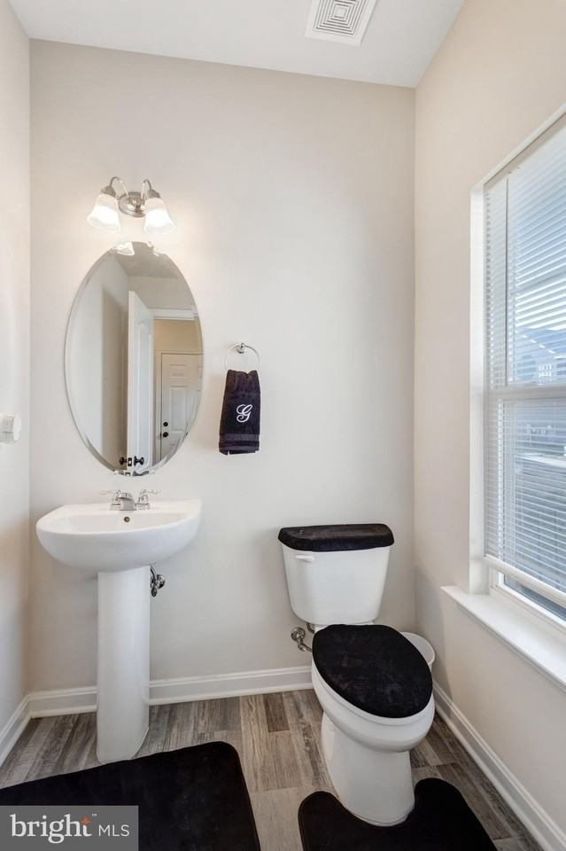 9301 Cedar Forest Dr - Photo 5 of 34