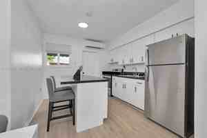 featured image of 1001 Ne 110th St #1003