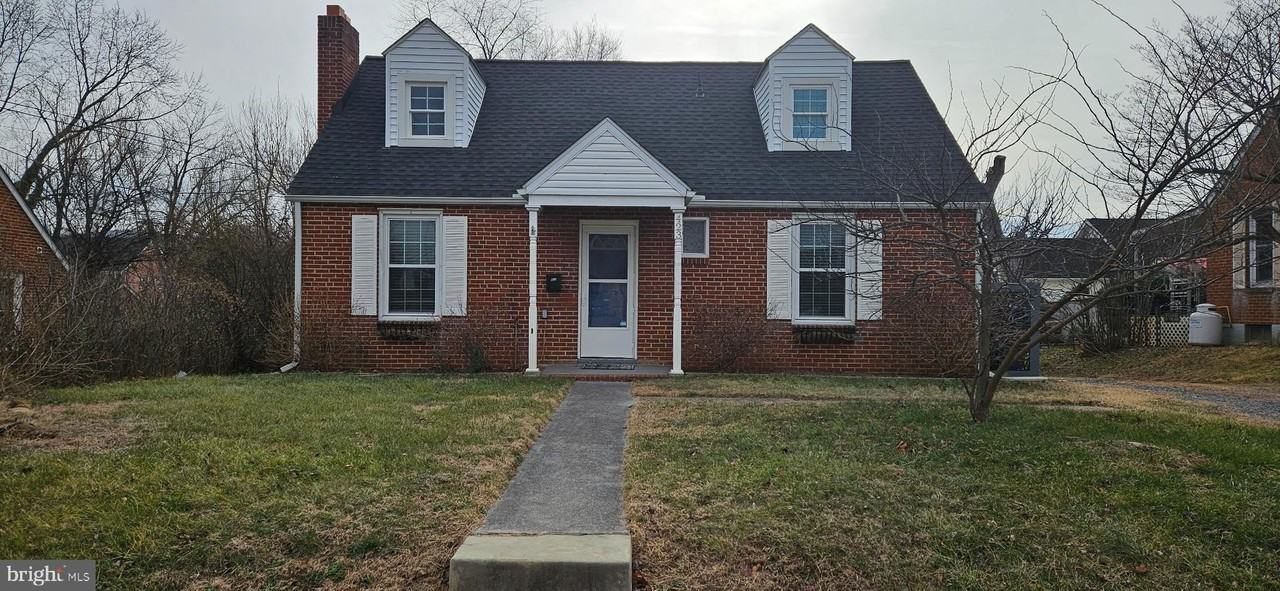 423 Happy Creek Rd - Photo 2 of 48