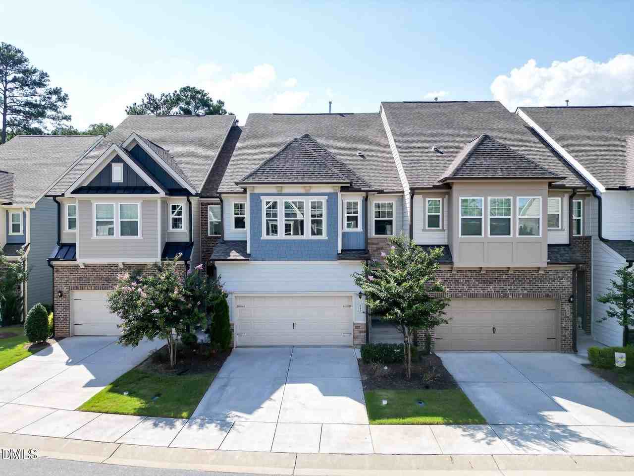 647 Newlyn Dr - Photo 3 of 50