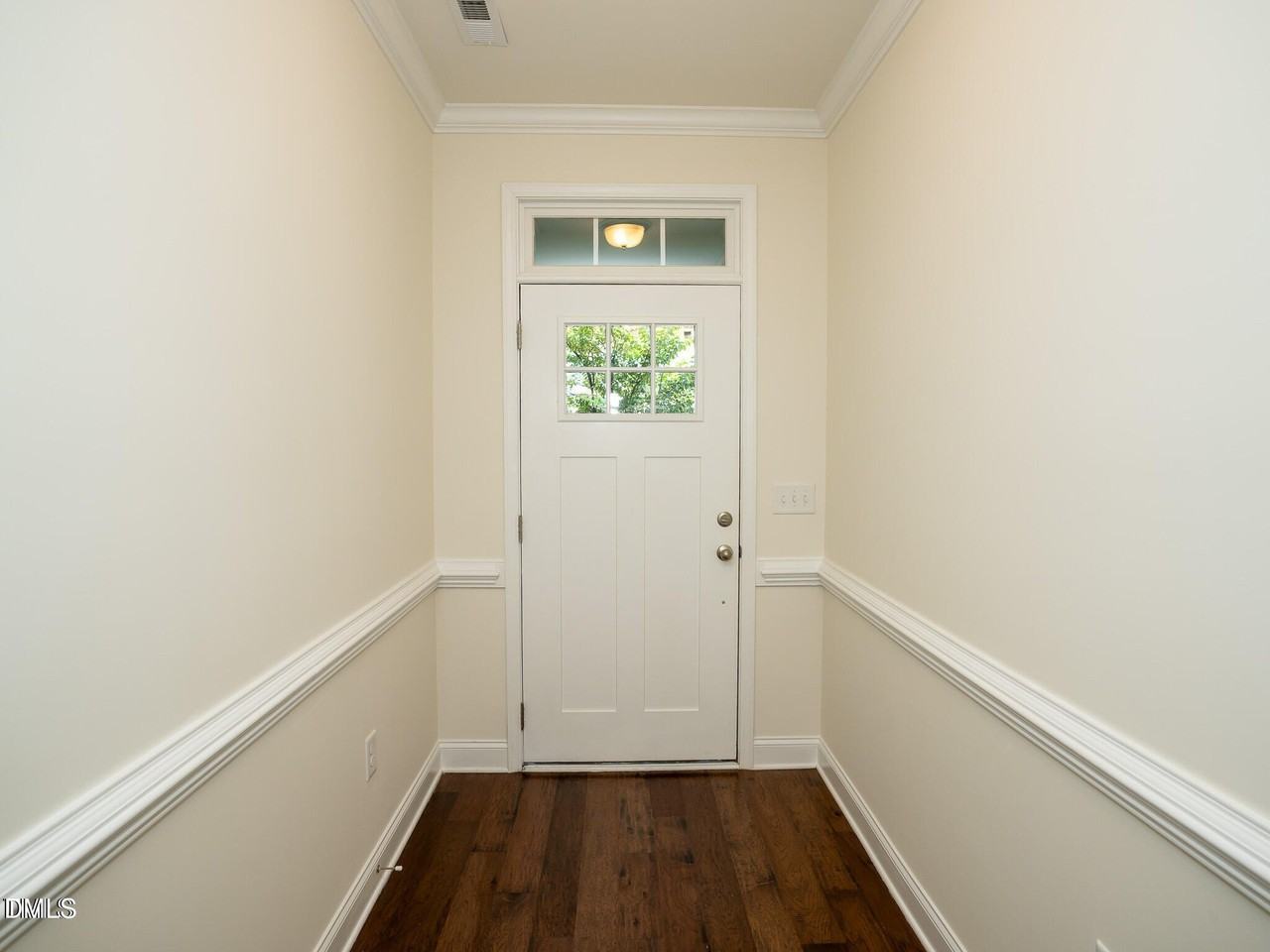 647 Newlyn Dr - Photo 6 of 50