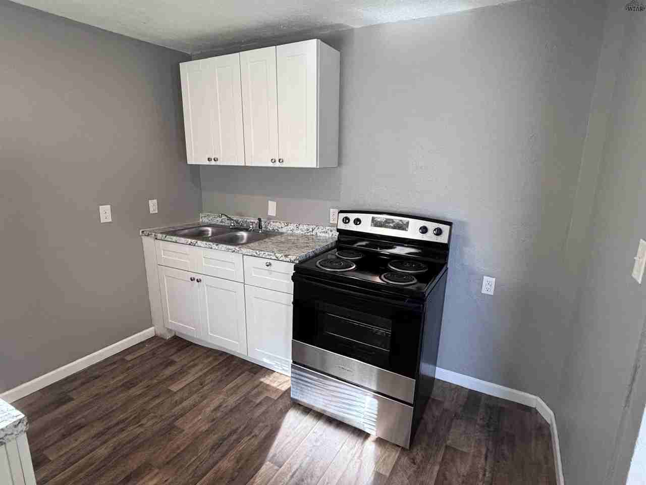 1801 11th St #4 - Photo 2 of 9