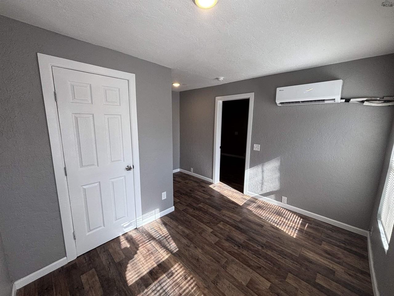 1801 11th St #4 - Photo 4 of 9