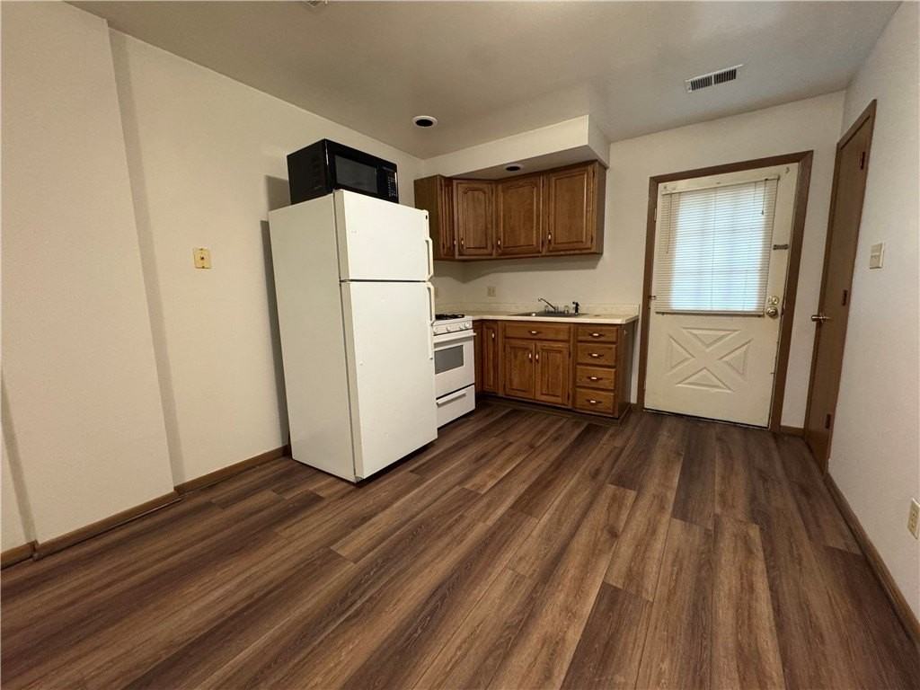 521 Wampum Ave #4 - Photo 4 of 6