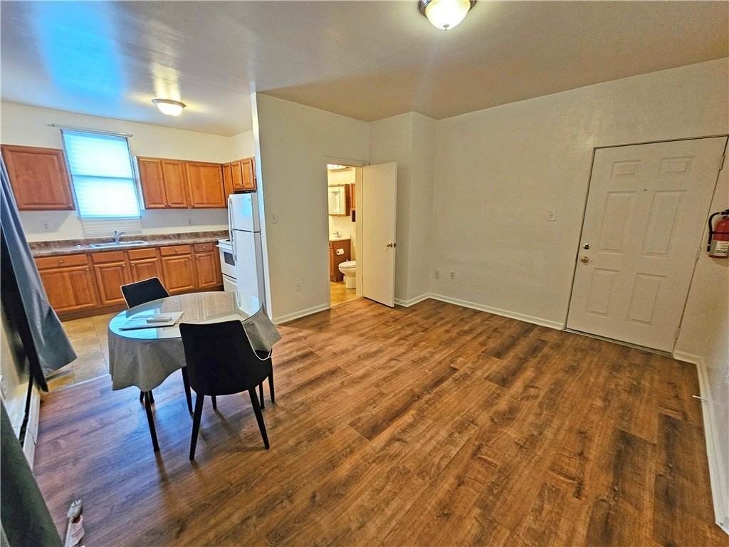 944 4th Ave #4 - Photo 2 of 6