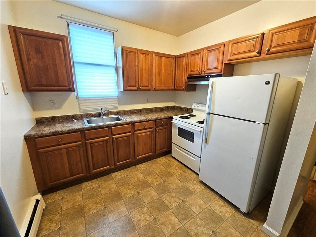 944 4th Ave #4 - Photo 3 of 6