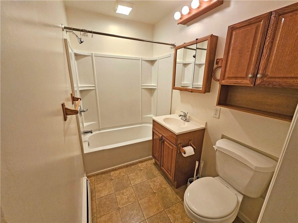 944 4th Ave #4 - Photo 4 of 6