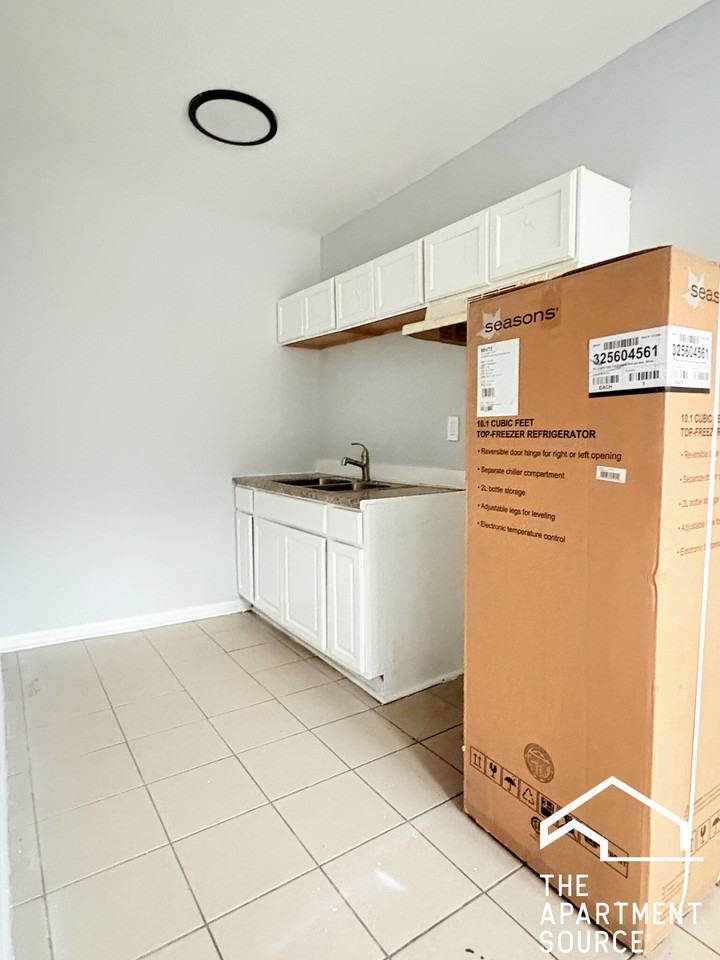 6226 S Western Ave #201 - Photo 2 of 10