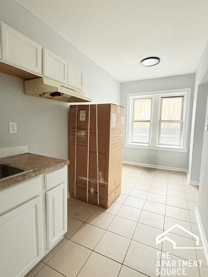 6226 S Western Ave #201 - Photo 3 of 10