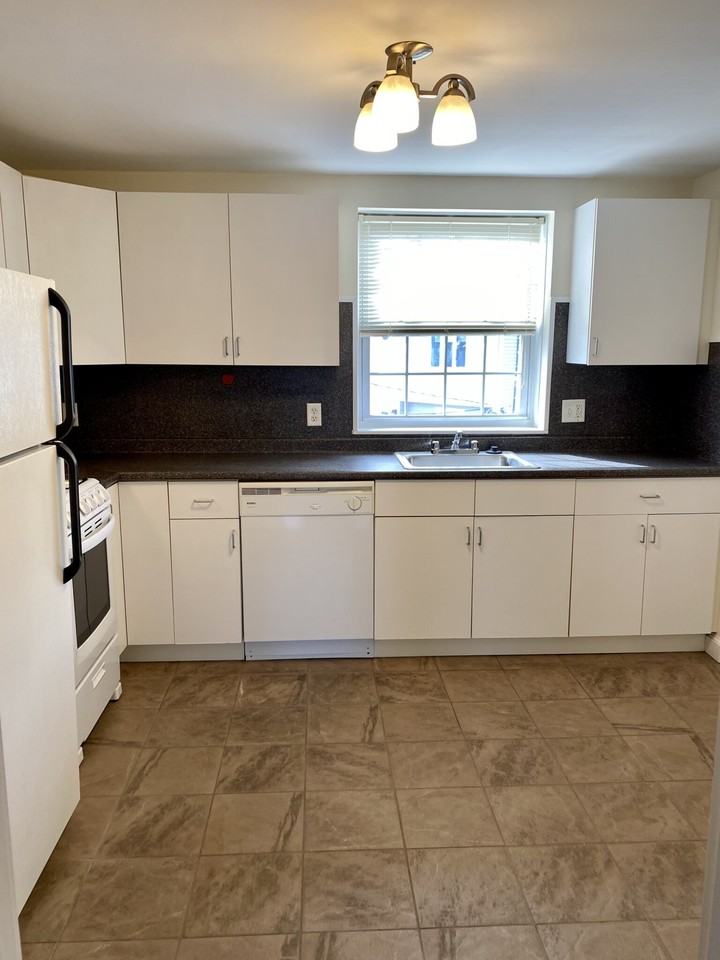 1228 Massachusetts Ave #3 - Photo 5 of 9