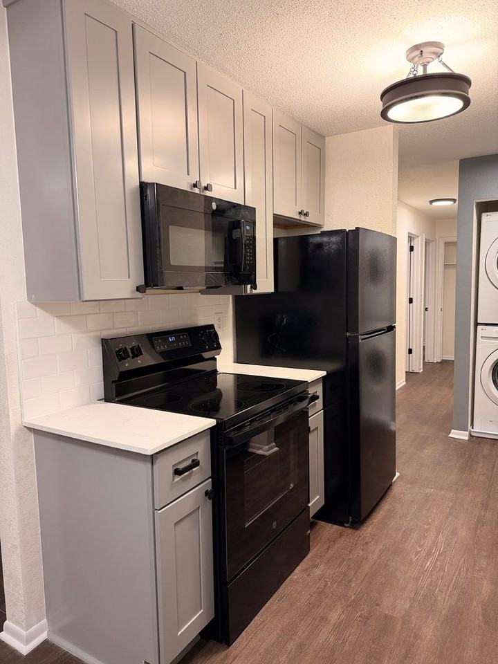 Forest Park II Apartments LLC - Photo 4 of 47