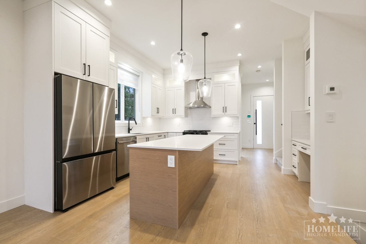 16674 16 Ave - Photo 7 of 28