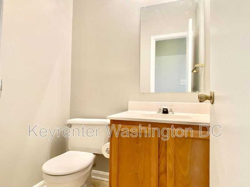 18231 Fox Chase Cir - Photo 6 of 40