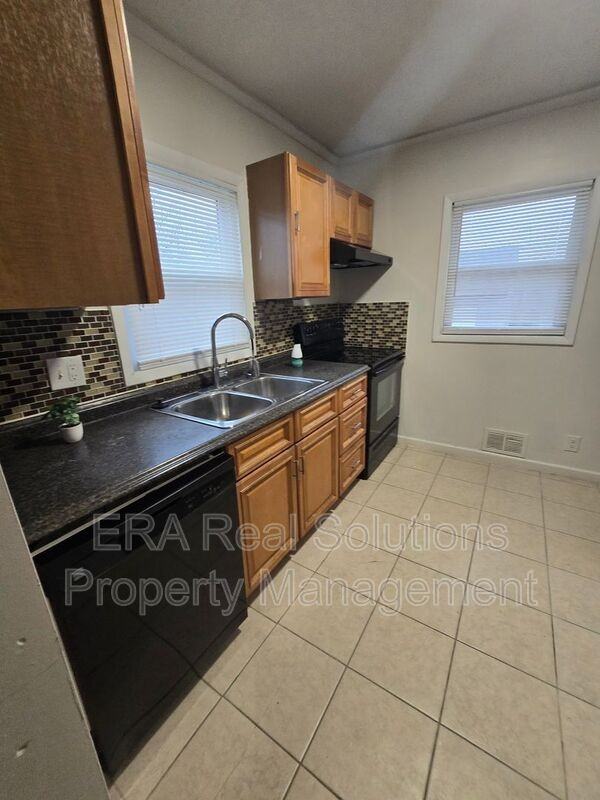 1019 Wildwood Ave - Photo 5 of 24