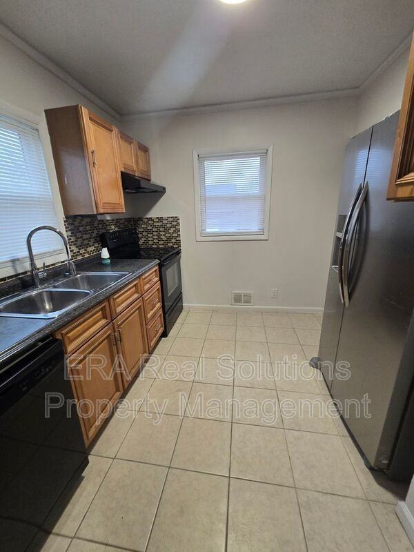 1019 Wildwood Ave - Photo 6 of 24