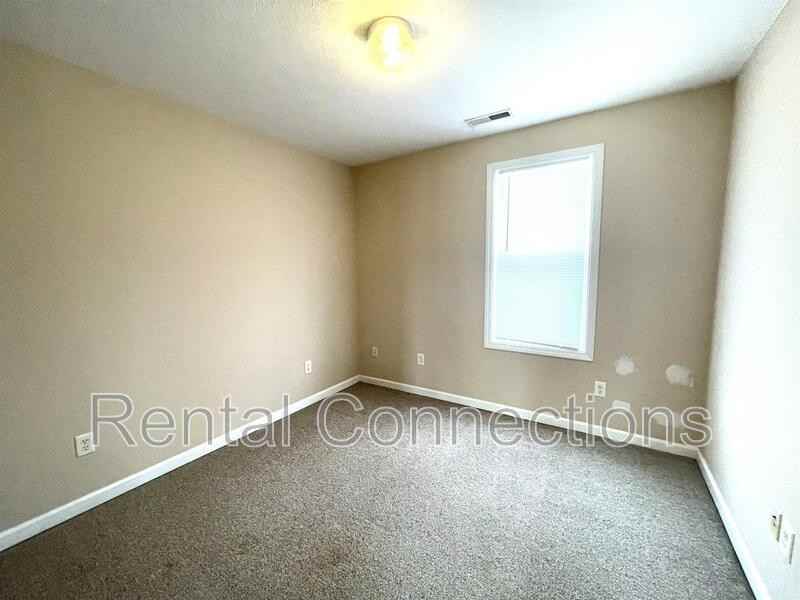 1005 E Carter St - Photo 7 of 10