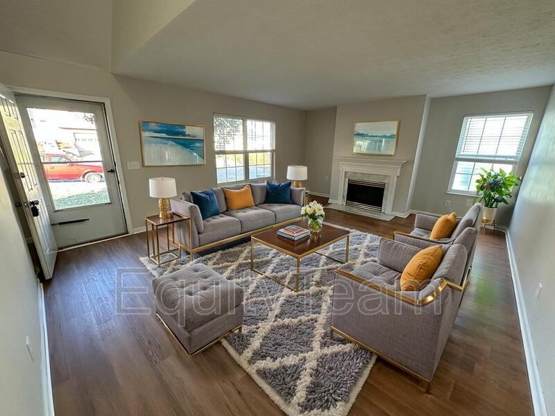 1015 Venetian Ter - Photo 2 of 18