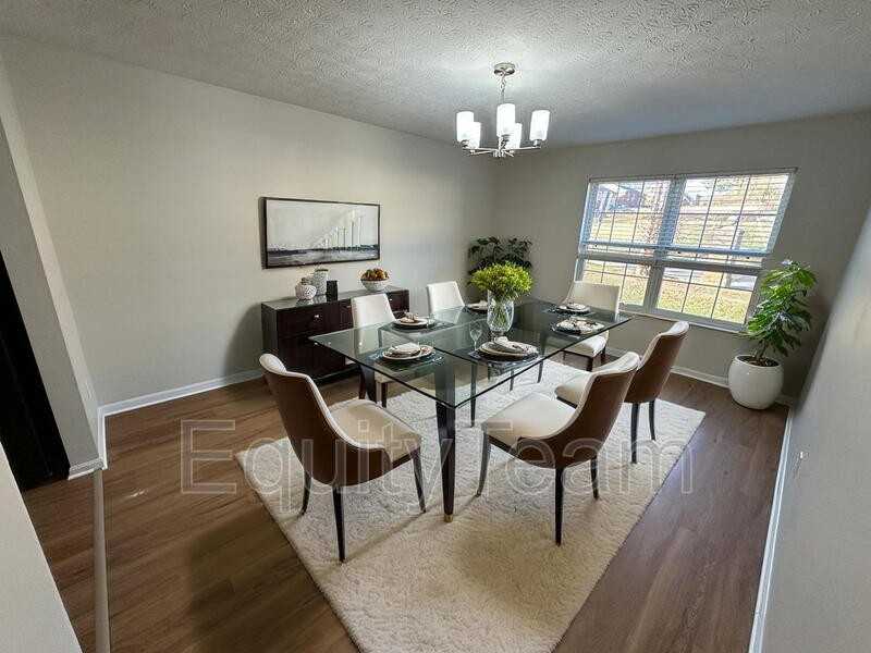 1015 Venetian Ter - Photo 4 of 18