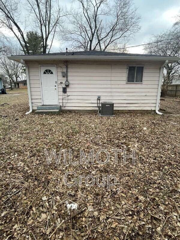 2948 Roberta Dr - Photo 2 of 20