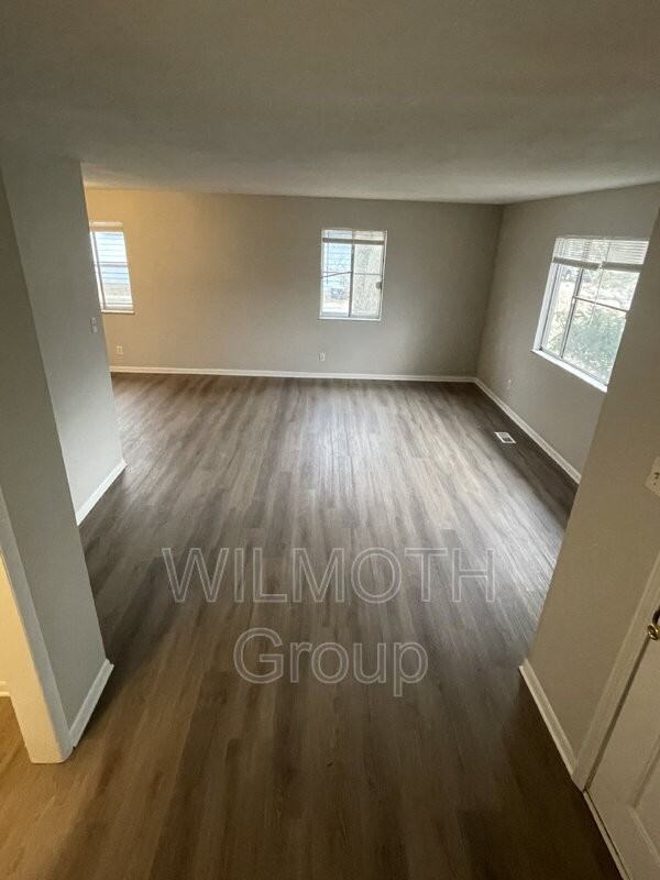 2948 Roberta Dr - Photo 3 of 20