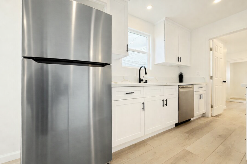 1163 1/2 E 70th St - Photo 6 of 15