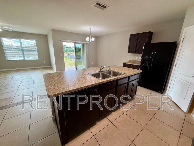 4222 Roberta Dr - Photo 4 of 24