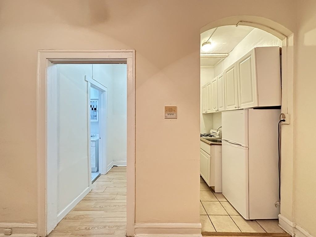 2827 N Burling St #04 - Photo 2 of 21