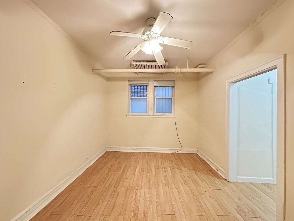 2827 N Burling St #04 - Photo 5 of 21