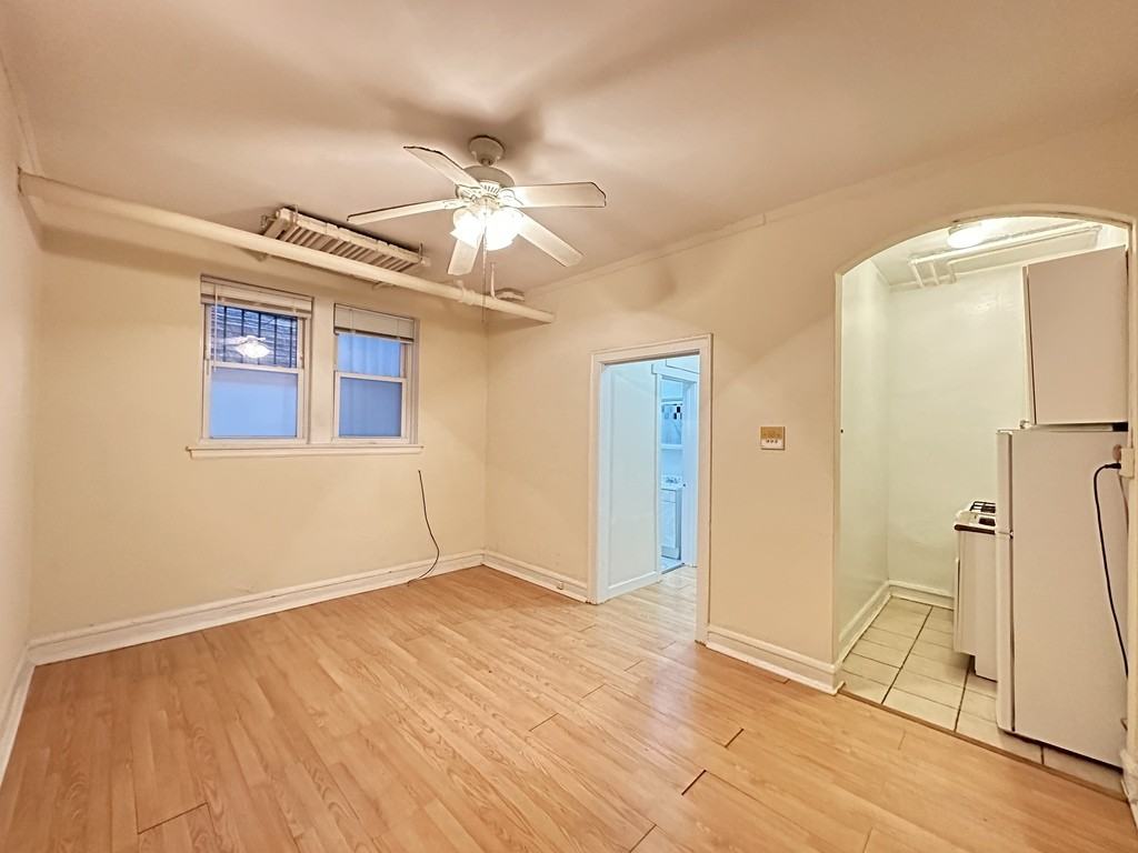 2827 N Burling St #04 - Photo 6 of 21