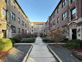 featured image of 1321 Oak Ave #3B