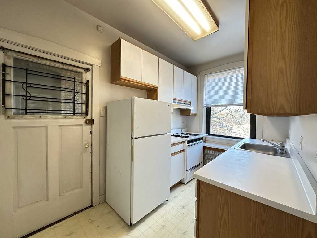 1321 Oak Ave #3B - Photo 2 of 21