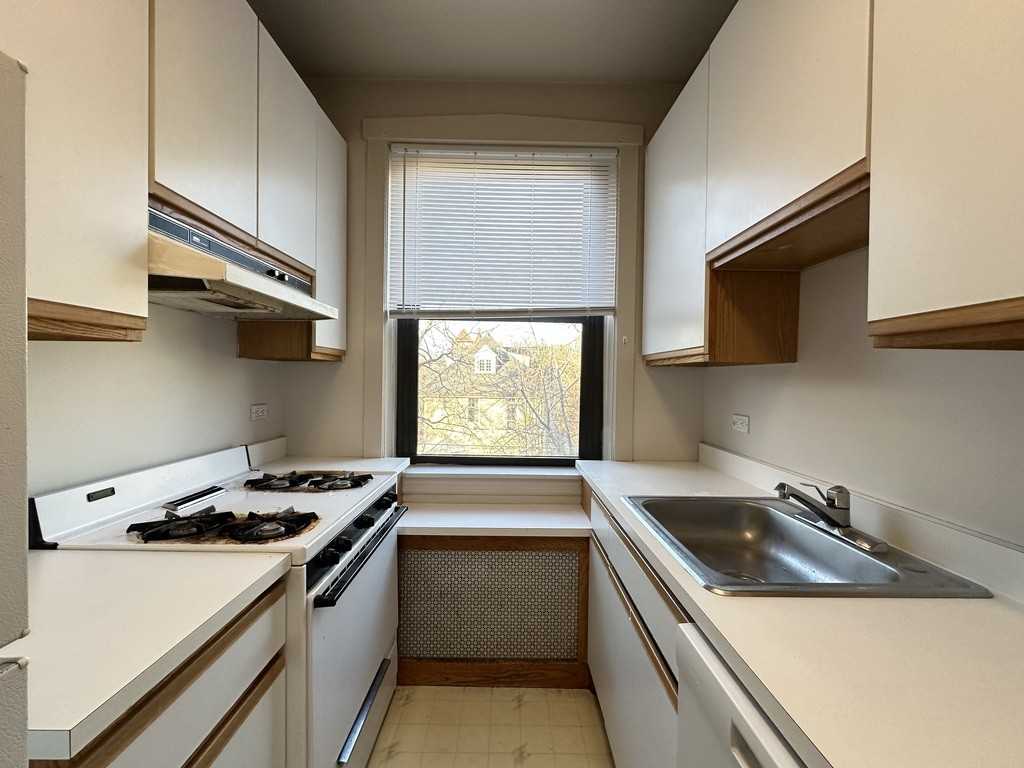 1321 Oak Ave #3B - Photo 3 of 21