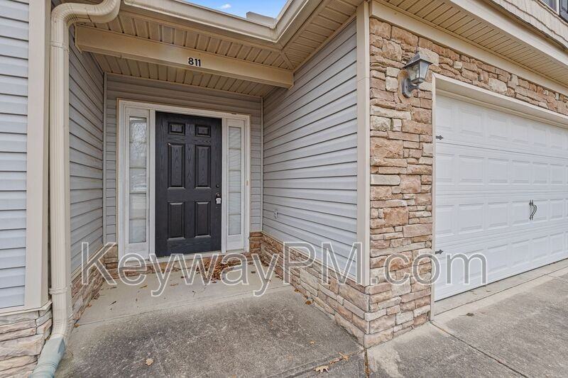 811 Oshields Ct - Photo 4 of 31