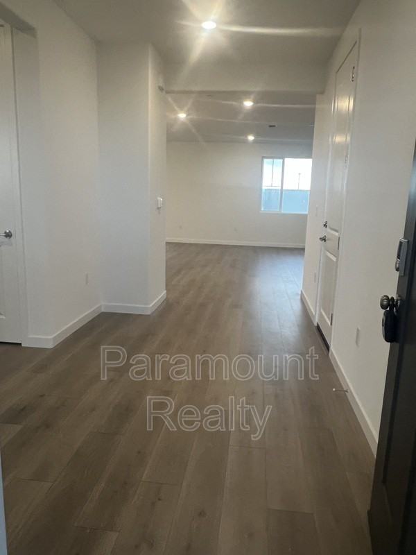 16516 Barnett St, - Photo 3 of 35