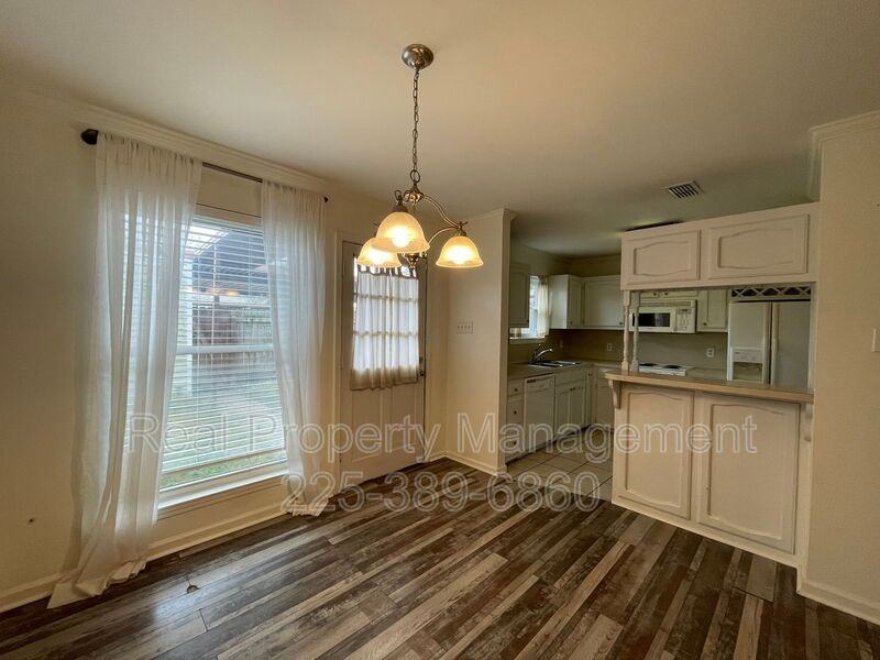 9841 Siegen Ln - Photo 7 of 26