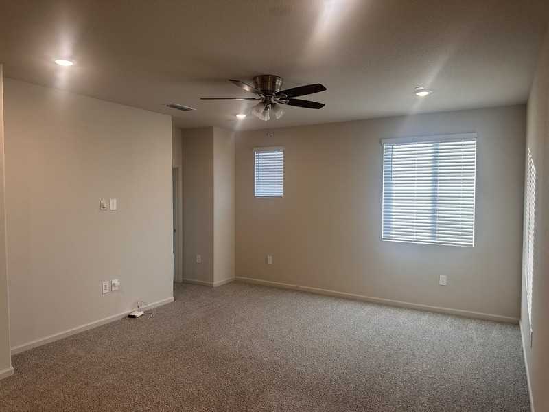 1750 Yukon Territory Ave - Photo 4 of 17