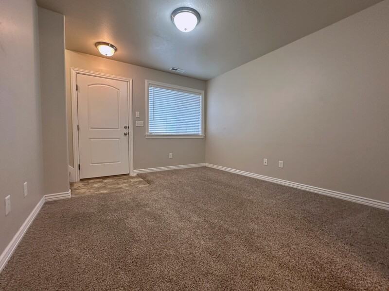 465 Nw #B - Photo 3 of 13