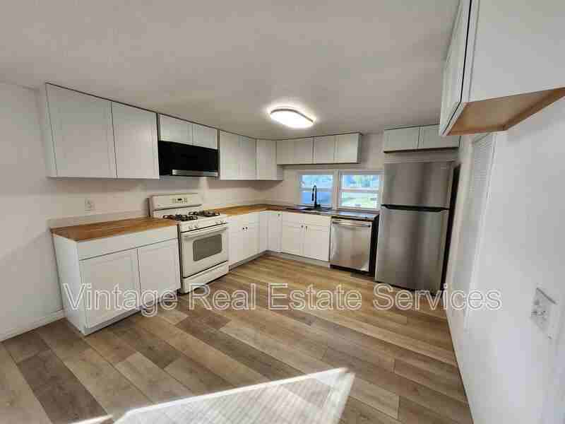 114 Hillside Dr - Photo 4 of 13