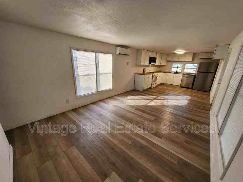 114 Hillside Dr - Photo 5 of 13