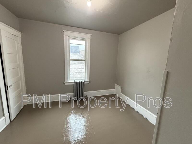 1560A S 7th St - Photo 3 of 7