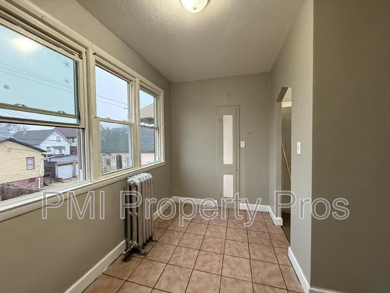 1560A S 7th St - Photo 5 of 7