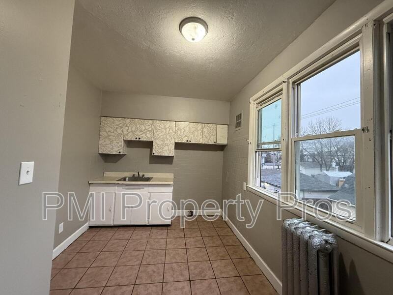 1560A S 7th St - Photo 6 of 7