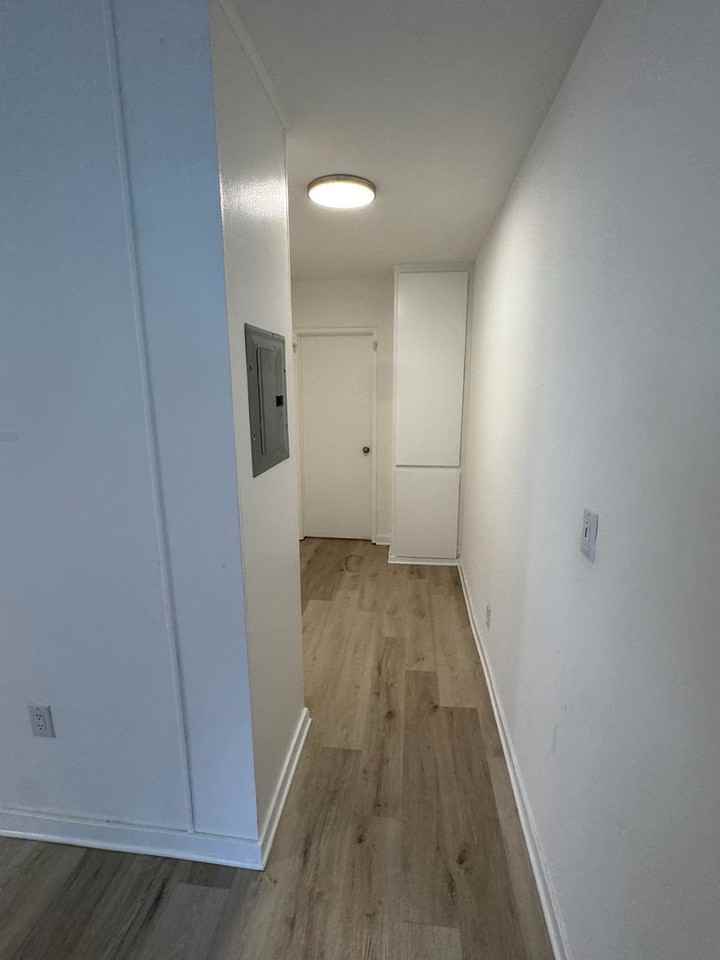 BENTLEY - Photo 2 of 24