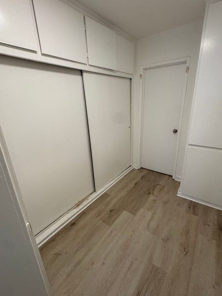 BENTLEY - Photo 3 of 24