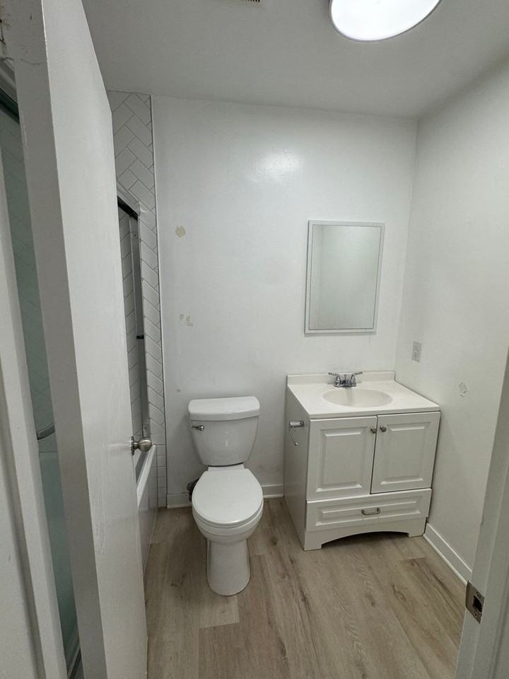 BENTLEY - Photo 4 of 24